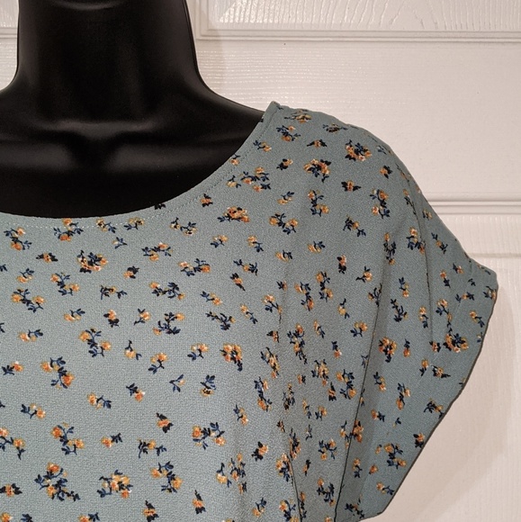 Pink Rose Blouse‼️ - Picture 2 of 6